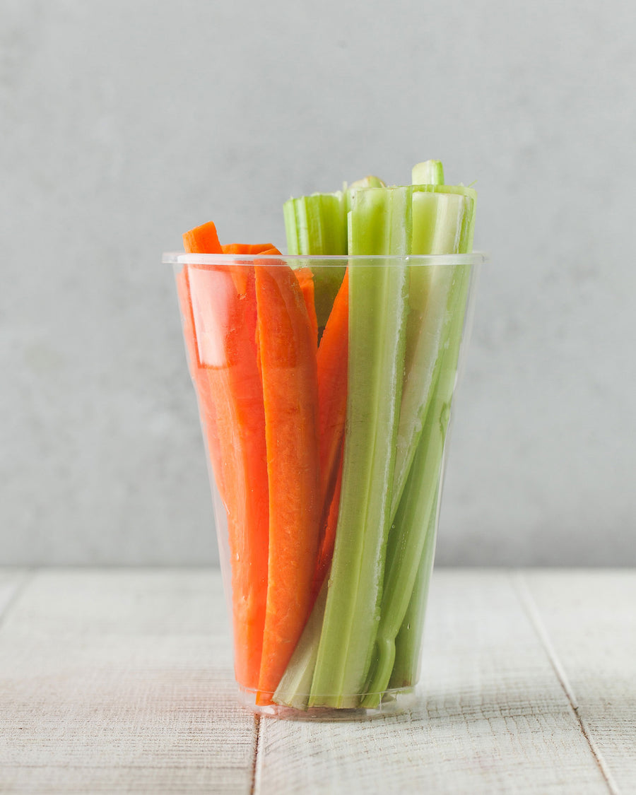 Fresh veggie cups with hummus (vegan)